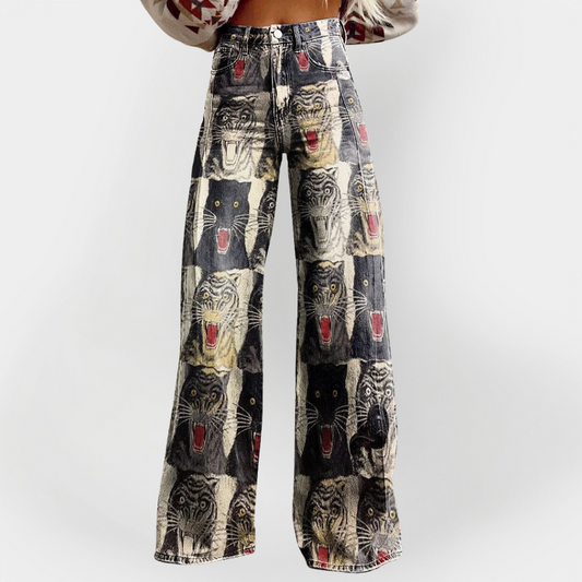 Stylish Jeans with Wide Legs and Comfortable Fit