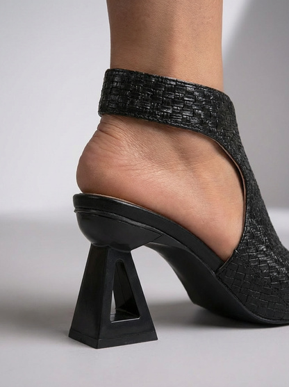 Aura – Elegant Braided Sandals
